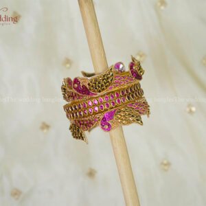 Bold Parrot Motif Kundan Thread Bangle